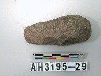 藏品(小長條形舌刃打製石斧)的圖片